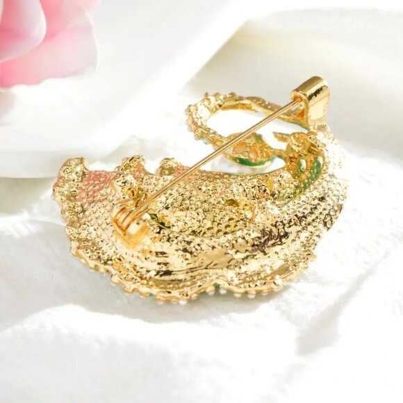 Nautical Themed Faux Pearls Sea Wave Elegant Brooch (Green) - Picture 3 of 4